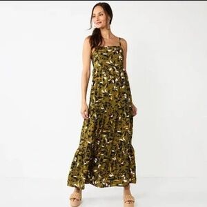 NWT Nine West tiered maxi dress. Color: Petal Bunches. Olive and black. M